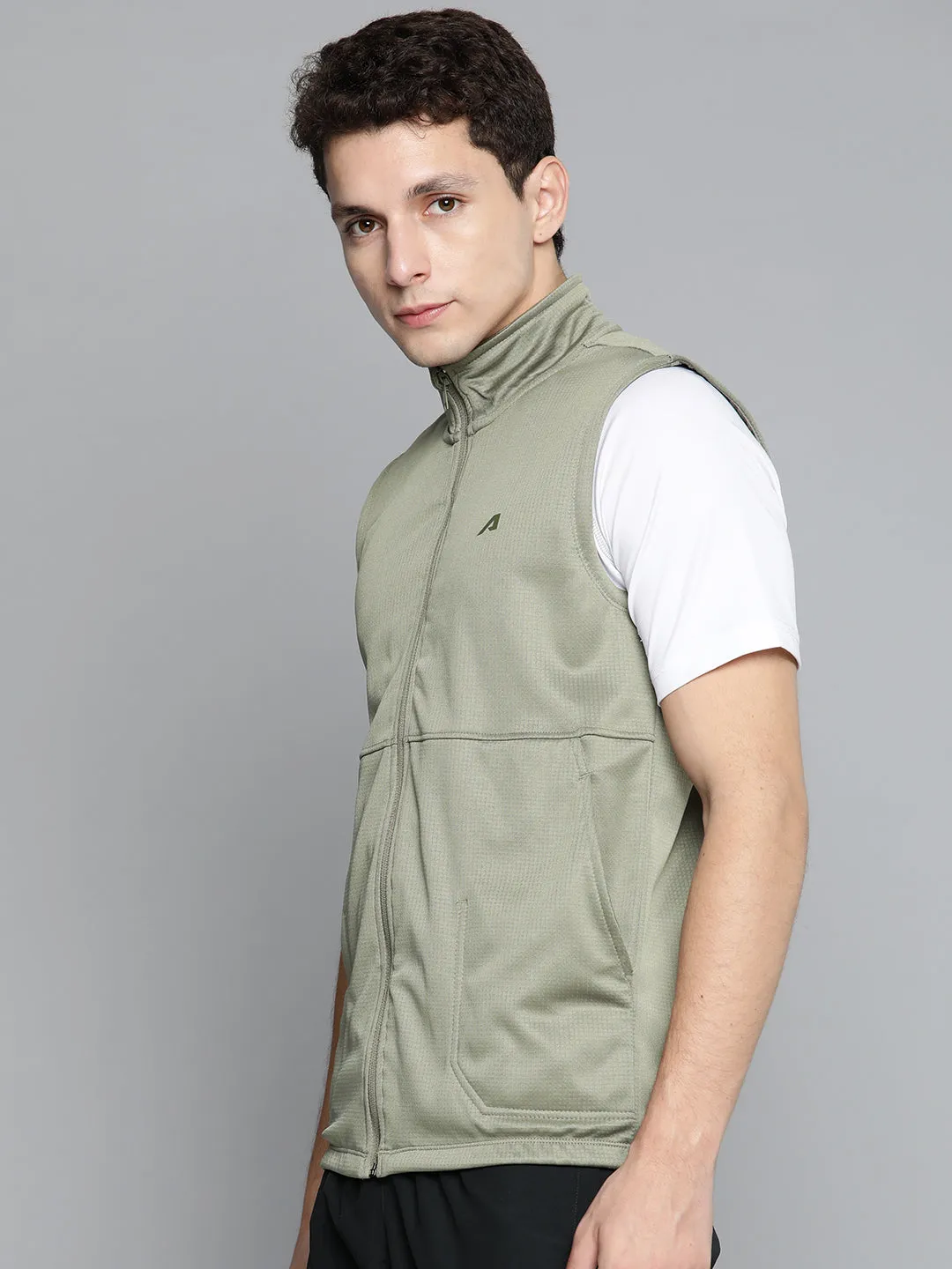 Alcis Men Green Solid Sleeveless Running Sporty Jacket