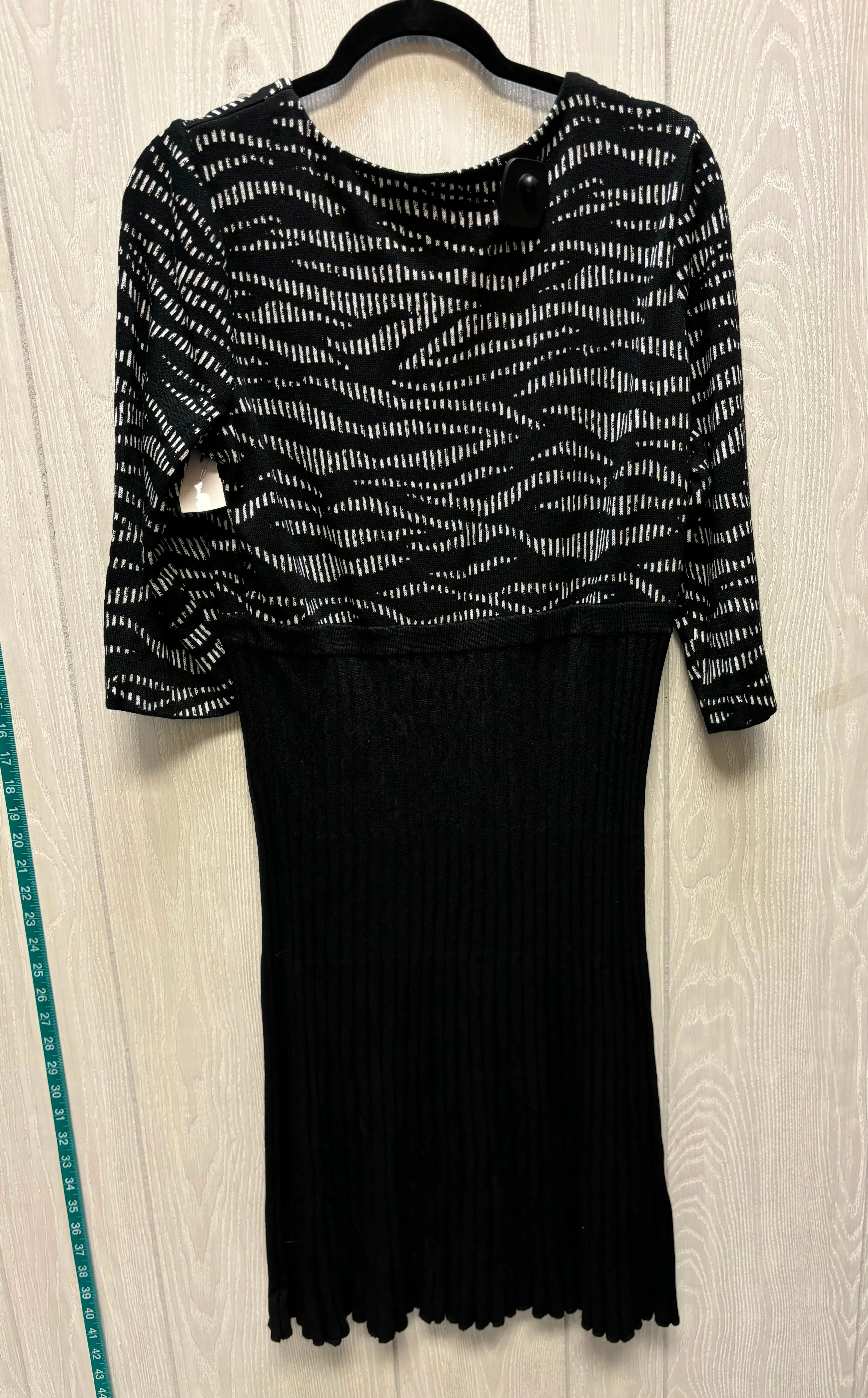 Dress Sweater By Ming Wang In Black & White, Size: M