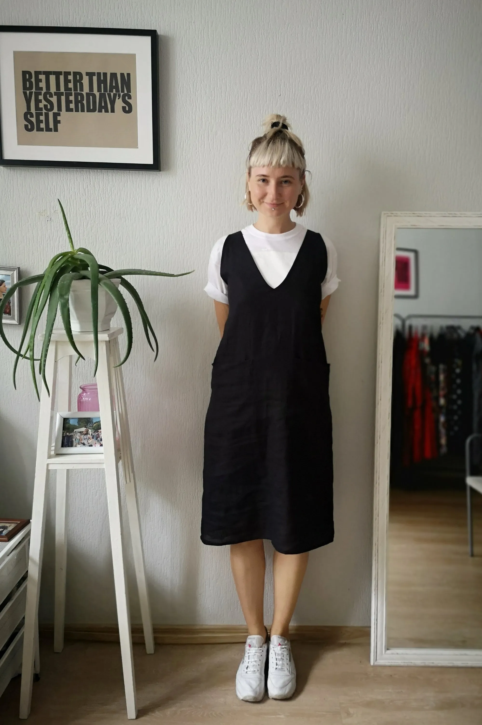 Elegant, Sexy und Fun Concept Black Linen V Neck and Back Straight Dress for All Life Occasions