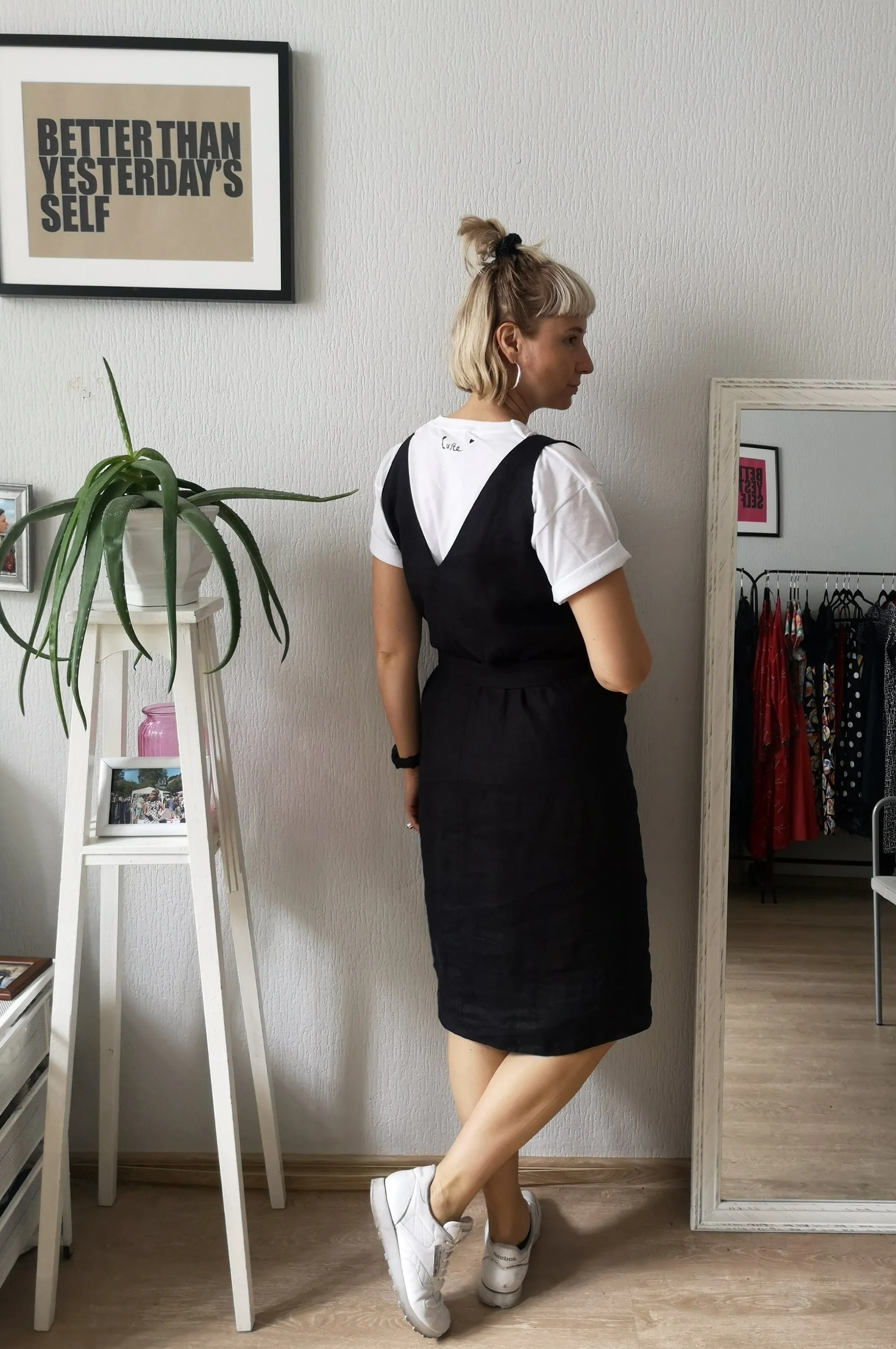 Elegant, Sexy und Fun Concept Black Linen V Neck and Back Straight Dress for All Life Occasions