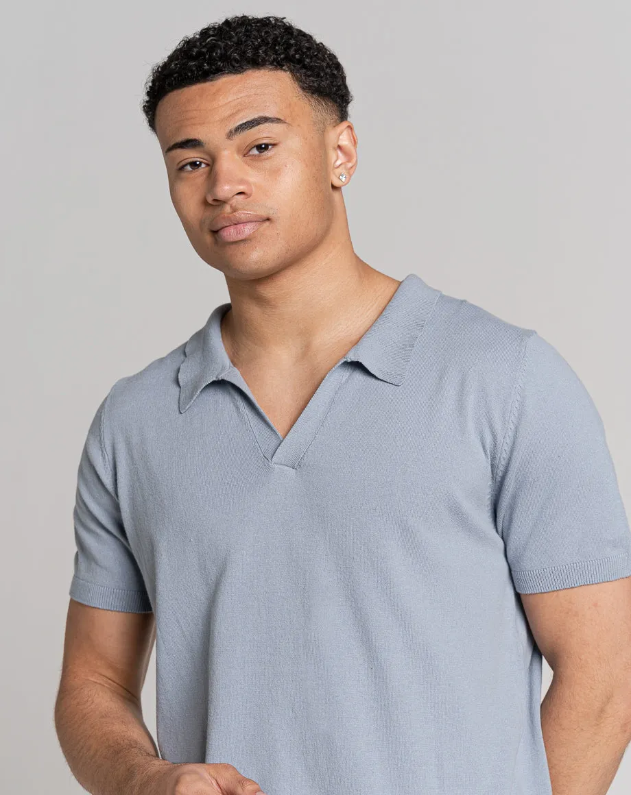 ESSENTIAL SHORT SLEEVE OPEN COLLAR POLO | LIGHT BLUE