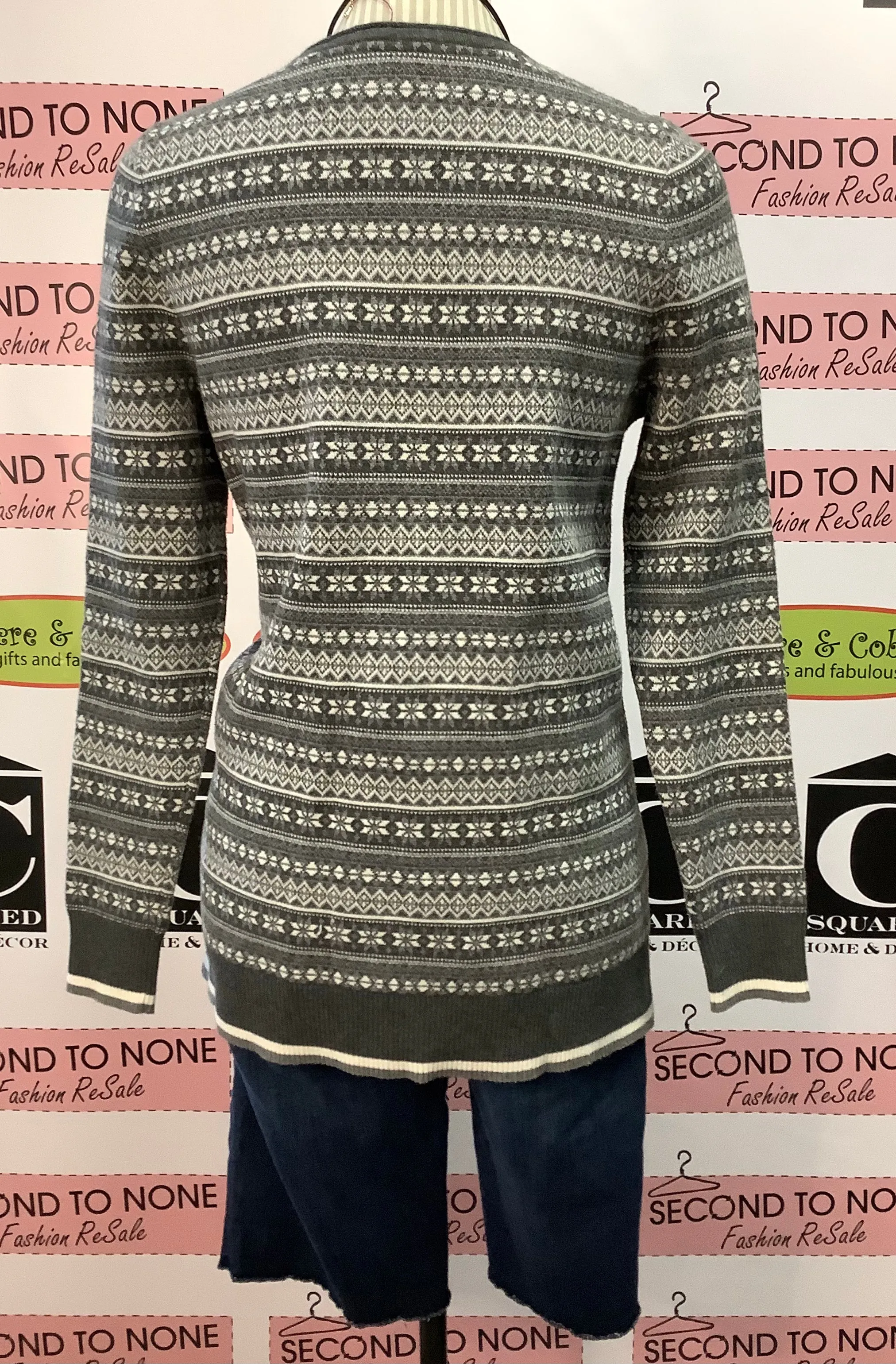 Far West Gray Snowflake Sweater (Size M)