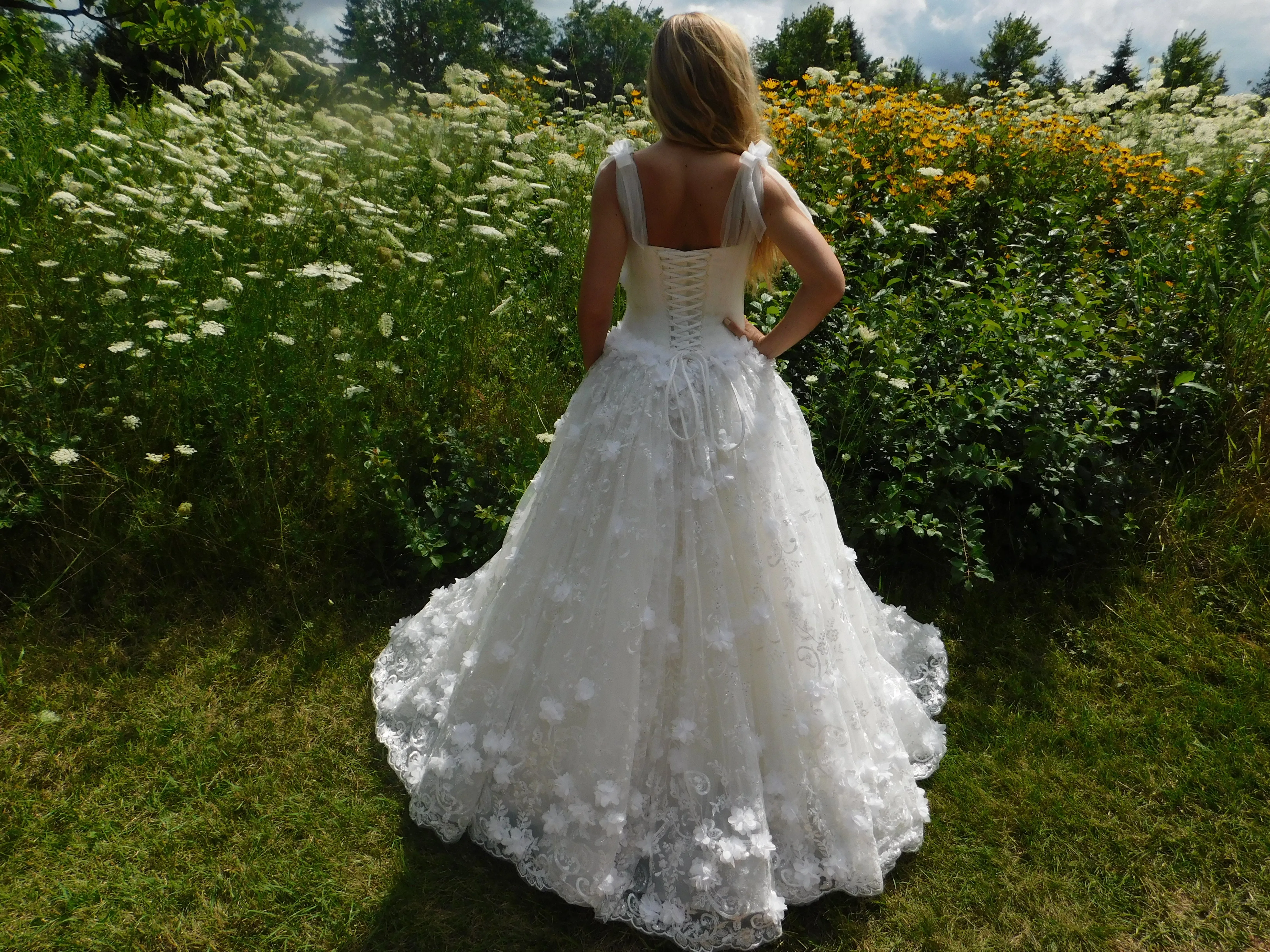 FLEUR ROMANTIQUE Sweetheart 3D Chiffon Floral Lace Bridal Ball Gown